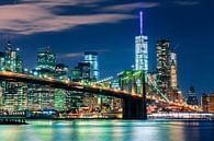 Brooklyn Bridge, New York City by night van Sascha Kilmer thumbnail