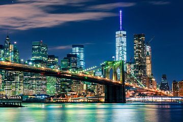 Brooklyn Bridge, New York City by night van Sascha Kilmer