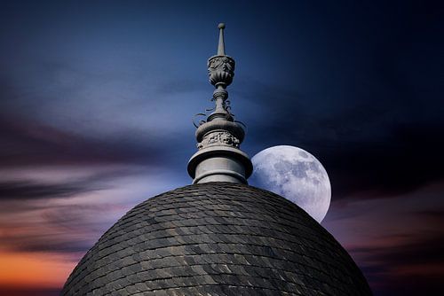 Dome roof and moon