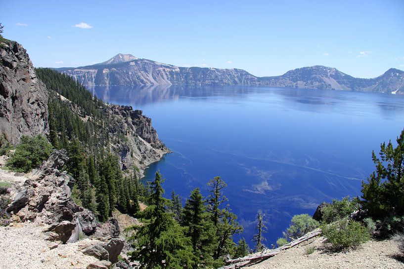 Tiefblauer Crater Lake von Christiane Schulze