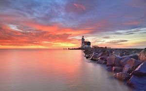 Marken-Leuchtturm bei Sonnenaufgang