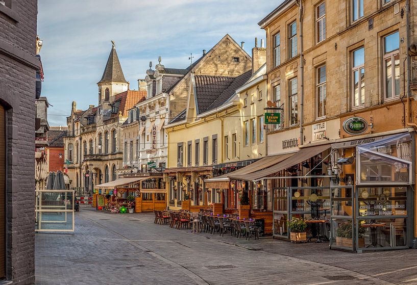 Centrum van Valkenburg met Oude Postkantoor von John Kreukniet