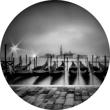 VENICE San Giorgio Maggiore in de mist z/w   van Melanie Viola