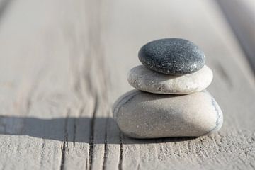 Les pierres forment une tour sur Ulrike Leone