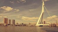 Erasmusbrug in Rotterdam (vintage look) van John Kreukniet thumbnail