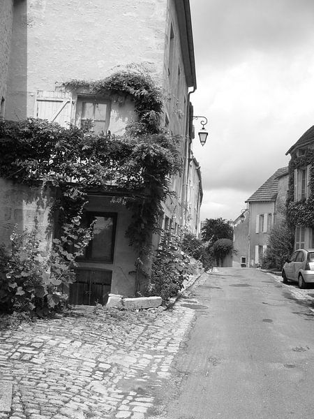 straat in Frankrijk zwart-wit von Mirjam van Ginkel