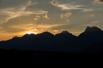 Zonsondergang Hohe Munde - Inntal, Oostenrijk van Hidde Hageman