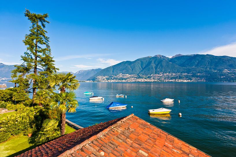 Lago Maggiore in de buurt van Vira in Ticino van Werner Dieterich