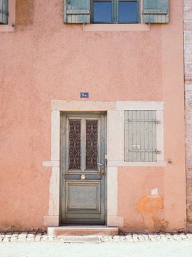 Bunte Häuser in Frankreich | Pastellfarbene Straßenfotografie von Ezme Hetharia