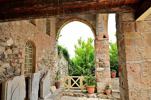Binnenplaatsje op de archeologische site Mystras.