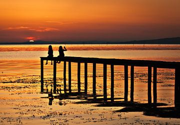 Goodnight - a sunset at Laga Trasimeno van Edwin van Wijk