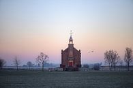 Kirche von Homoet mit pastellfarbener Luft von Tania Perneel Miniaturansicht
