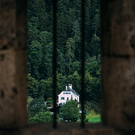 Vue de la fenêtre du château sur Rianne Jacobs