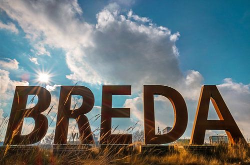Breda letters op een zonnige dag