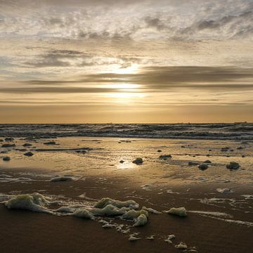 Zonsondergang Noordzeekust Kust Nederland Goud Blauw Vierkant van Martijn Jebbink Fotografie