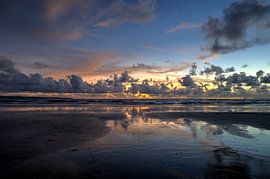 Reflexion des Lichts – Sonnenuntergang am Double Six Beach von Roith Fotografie