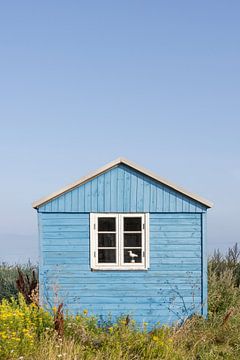 Blauw strandhuisje Æro Denemarken van Sander Groenendijk