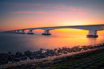 Sonnenaufgang Zeeland-Brücke von Wilco Bos