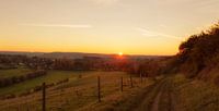 Zonsondergang bij Wahlwiller in Zuid-Limburg van John Kreukniet thumbnail
