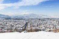 Prizren stad bedekt met sneeuw in het winterseizoen van Besa Art thumbnail