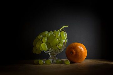grapes and minneola by René Ouderling