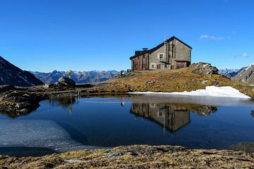 Herfstsfeer in een berghut in de Alpen van Christian Peters