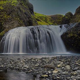 Chute d'eau en Islande . sur Saskia Dingemans Awarded Photographer
