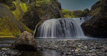 Waterval in IJsland . van Saskia Dingemans Awarded Photographer