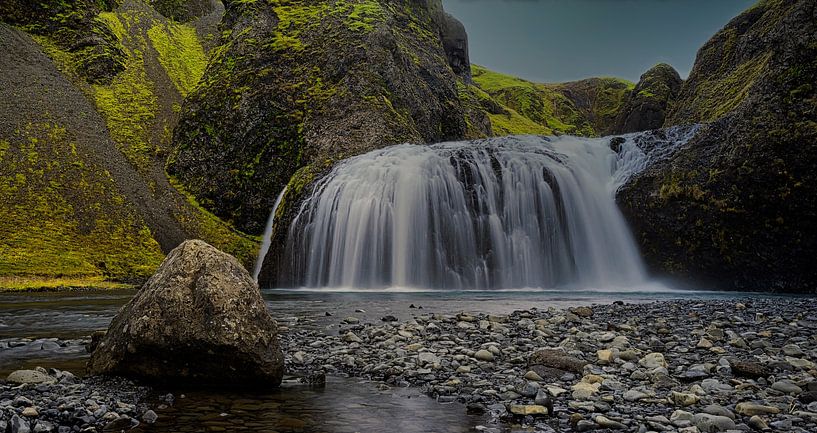Waterval in IJsland . van Saskia Dingemans Awarded Photographer