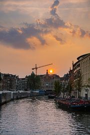 Coucher de soleil sur le marché aux fleurs d'Amsterdam sur Alex van der Aa