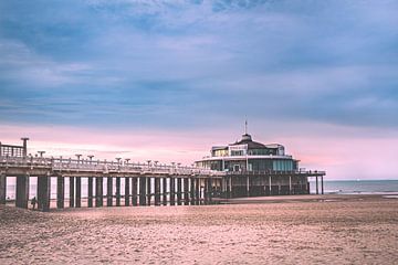 Sunset with pastel colours at the Pier of Blankenberge by Daan Duvillier | Dsquared Photography