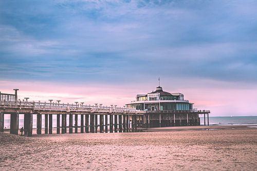 Sonnenuntergang mit Pastellfarben am Pier von Blankenberge