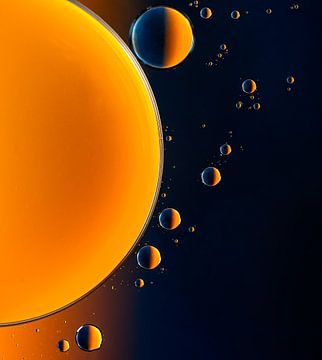 Olie in water - Een abstracte macrofoto van ManfredFotos