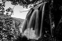 Zwart/wit waterval bij Plitvice, Kroatie