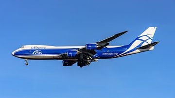 Landende AirBridgeCargo Boeing 747-8. van Jaap van den Berg