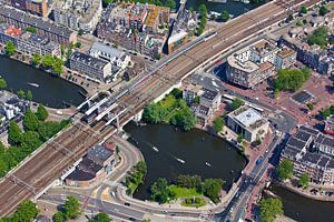 Luchtfoto spoorbrug Amsterdam van Anton de Zeeuw