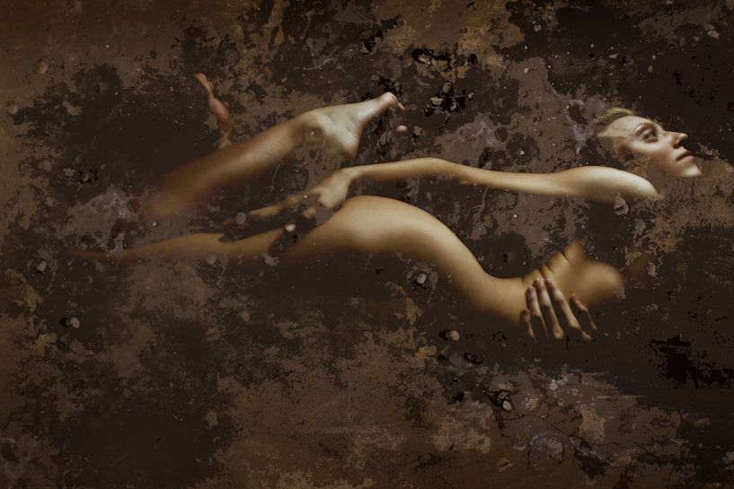 Nackte Frau schwebend in Brauntöne von Art By Dominic