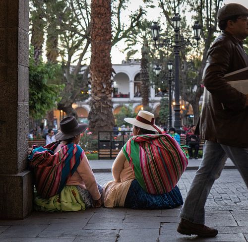 Conversation sur la place