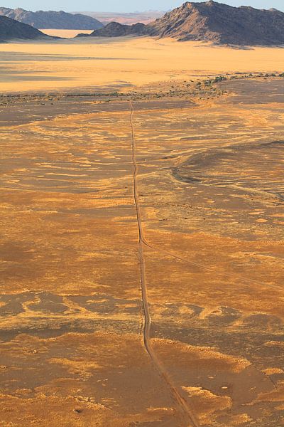 Wüstenlandschaft Namibia mit Bergen von Bobsphotography
