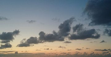 Zonsondergang op het strand 