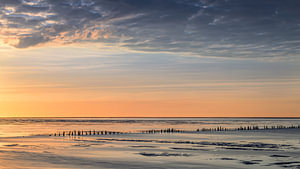 Ein wunderschöner Sonnenuntergang am Groninger Nordkap im Wattenmeer