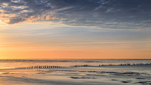 Un magnifique coucher de soleil au Cap Nord de Groningue, dans la mer des Wadden sur Marga Vroom