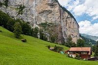 Sommerlicher Blick auf das Lauterbrunnental