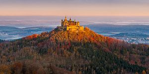 Panorama und Sonnenaufgang im Herbst auf der Burg Hohenzollern