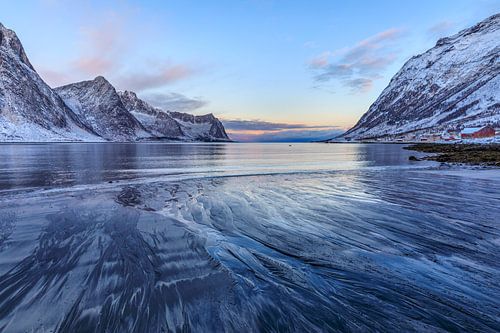 Patronen in fjord Noorwegen