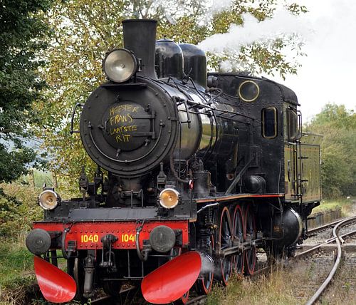 Train à vapeur classique en couleur