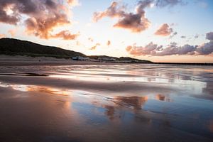 Weerspiegeling op het strand in Zeeland. Wout Kok One2expose