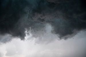 Nuages d'orage pendant un orage d'été sur Sjoerd van der Wal Photographie