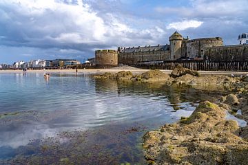 Saint Malo, Bretagne van Peter Schickert