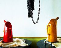 Stillife wit a yellow and red oilcan